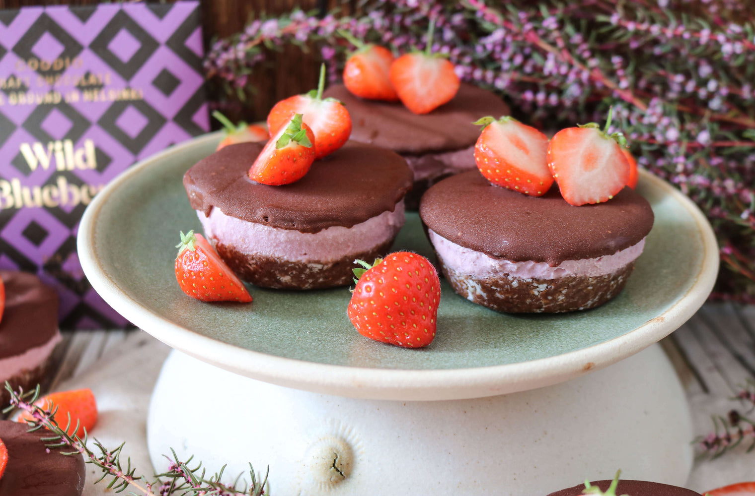 Chocolate and Strawberries Cheesecake Cups