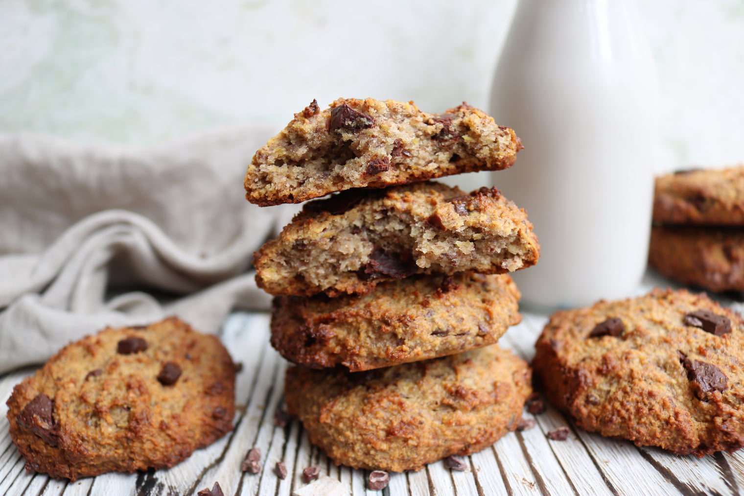 Chocolate Chips & Almond Cookies